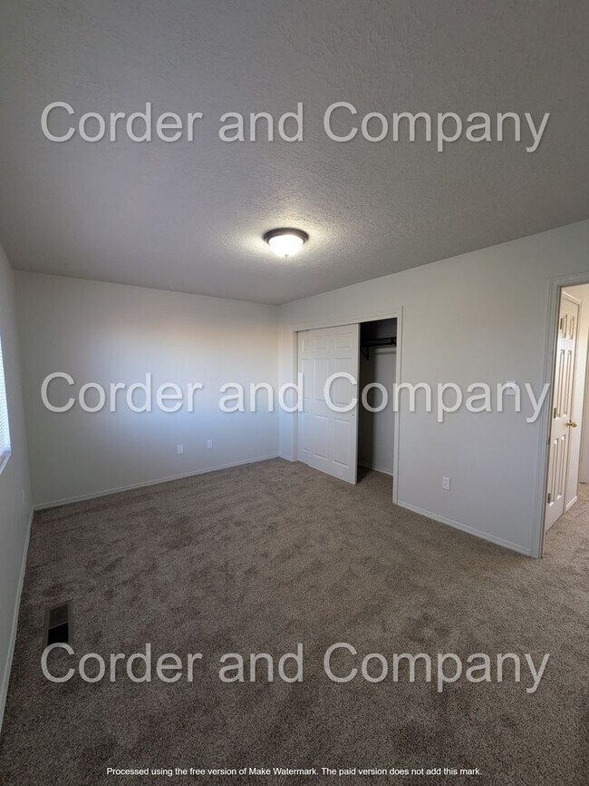 Building Photo - Beautiful & Cozy 3 Bedroom 2.5 Bathroom 1,760 Sq.Ft 2 Story Townhome