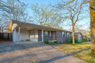 Building Photo - Large Backyard in North Little Rock