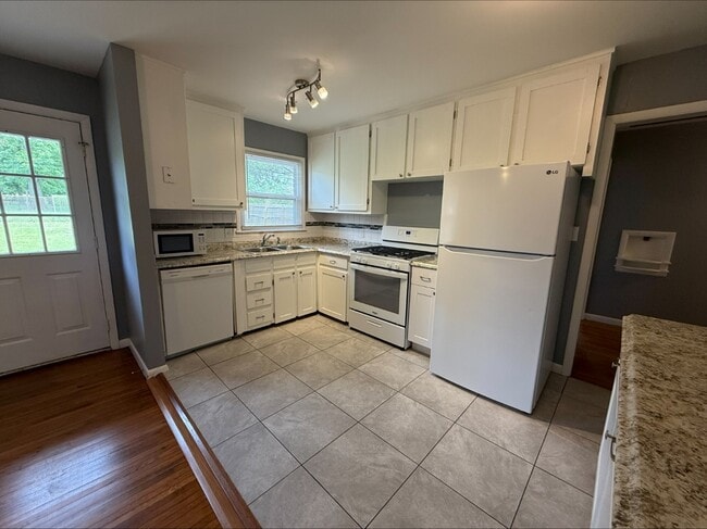 Building Photo - 4511 E 45th St