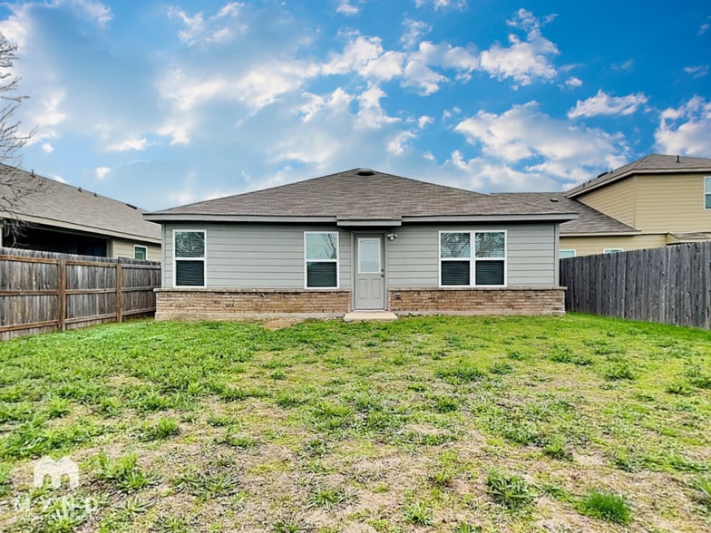 Building Photo - 7519 Twin Pine Ct