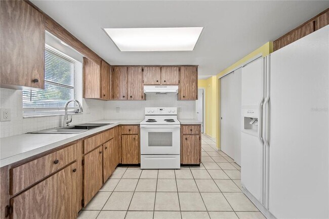 Building Photo - 8247 Saybrook Dr