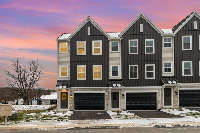 Building Photo - Brand new 3 Bedroom Townhouse