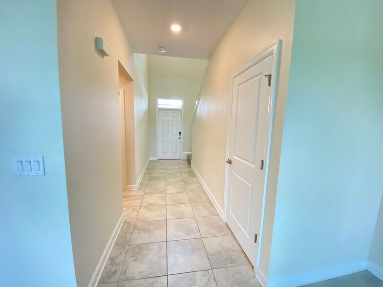 Building Photo - Spacious 4-Bedroom Home in Kissimmee – Ava...