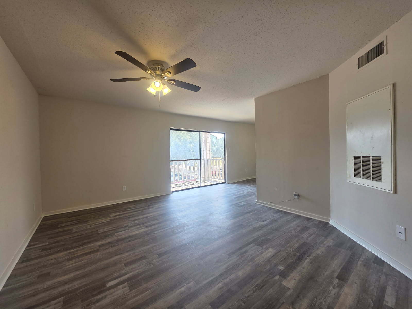 Building Photo - 1020 Autumn Cir