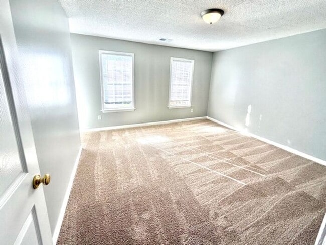 Building Photo - Available Now 5 Bedroom 2 Bath Home In Memphis