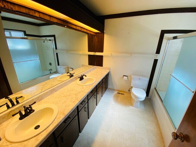 Building Photo - 3 bed 3 bath house for rent in the Tahoe Keys