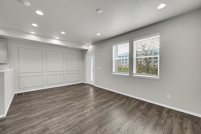 Building Photo - $2,295.00, 2 bed, 2.5 bath located in Denver