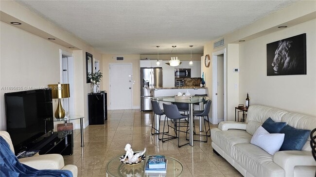 Building Photo - 3140 S Ocean Dr