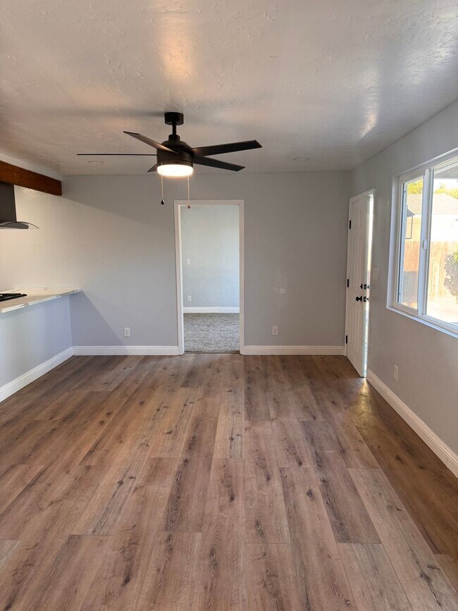 Building Photo - Single Family Home