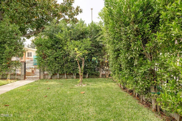 Building Photo - 900 N El Molino Ave