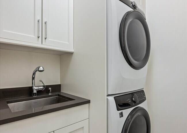 Building Photo - 441 W Deming Pl