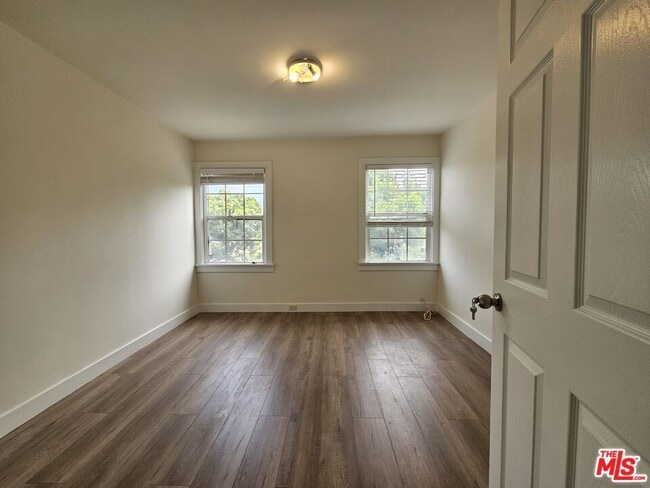 Building Photo - 138 N Kingsley Dr