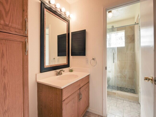 Building Photo - 1934 Feather Ridge Dr