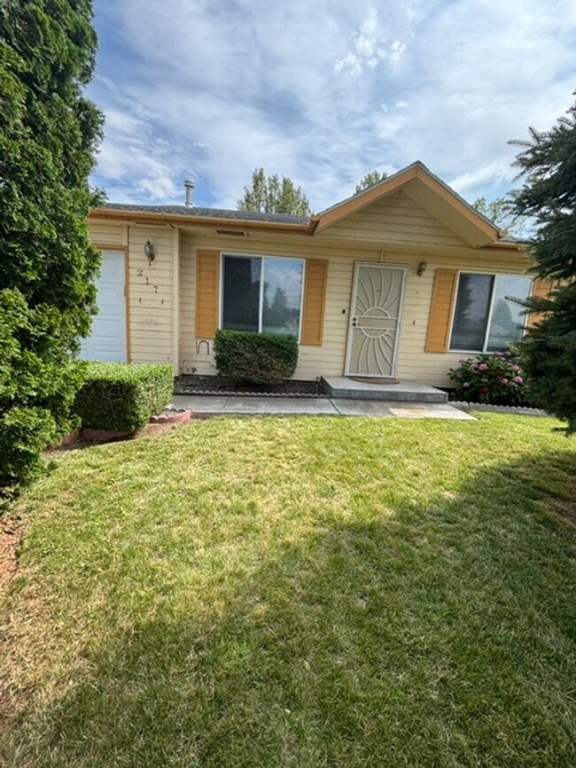 Building Photo - 217 E Belair Dr