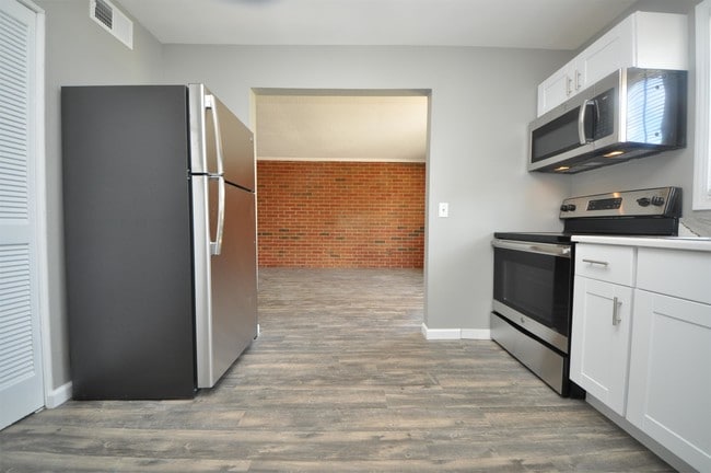 Building Photo - 3 Westwood Village