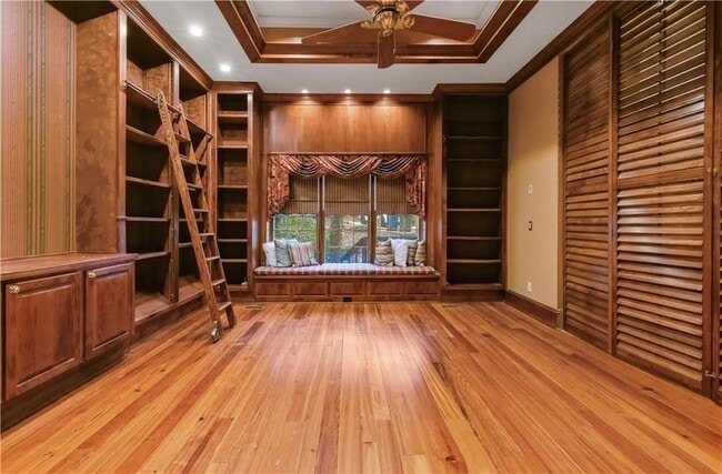 Building Photo - 430 W Wesley Rd NW