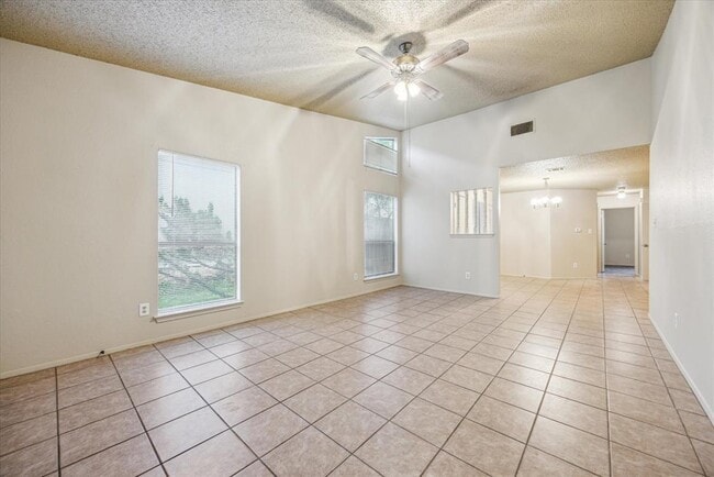Building Photo - 702 Rollingway Dr