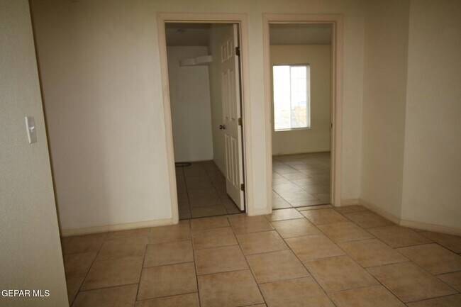 Building Photo - 456 Passmore Rd
