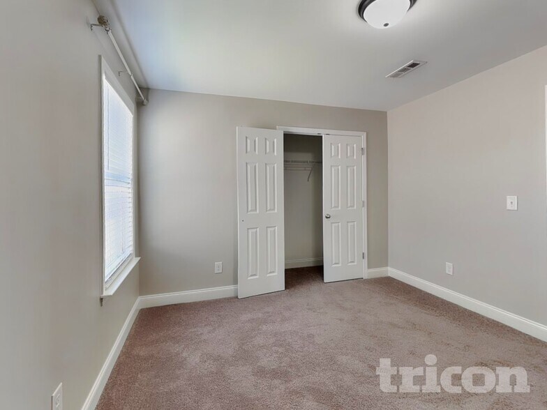 Building Photo - 1363 Coates Ln