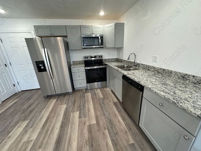 Building Photo - Modern 2 bedrooms 1 bathroom apartment for rent. Appliances, washer/dryer included, granite and c...