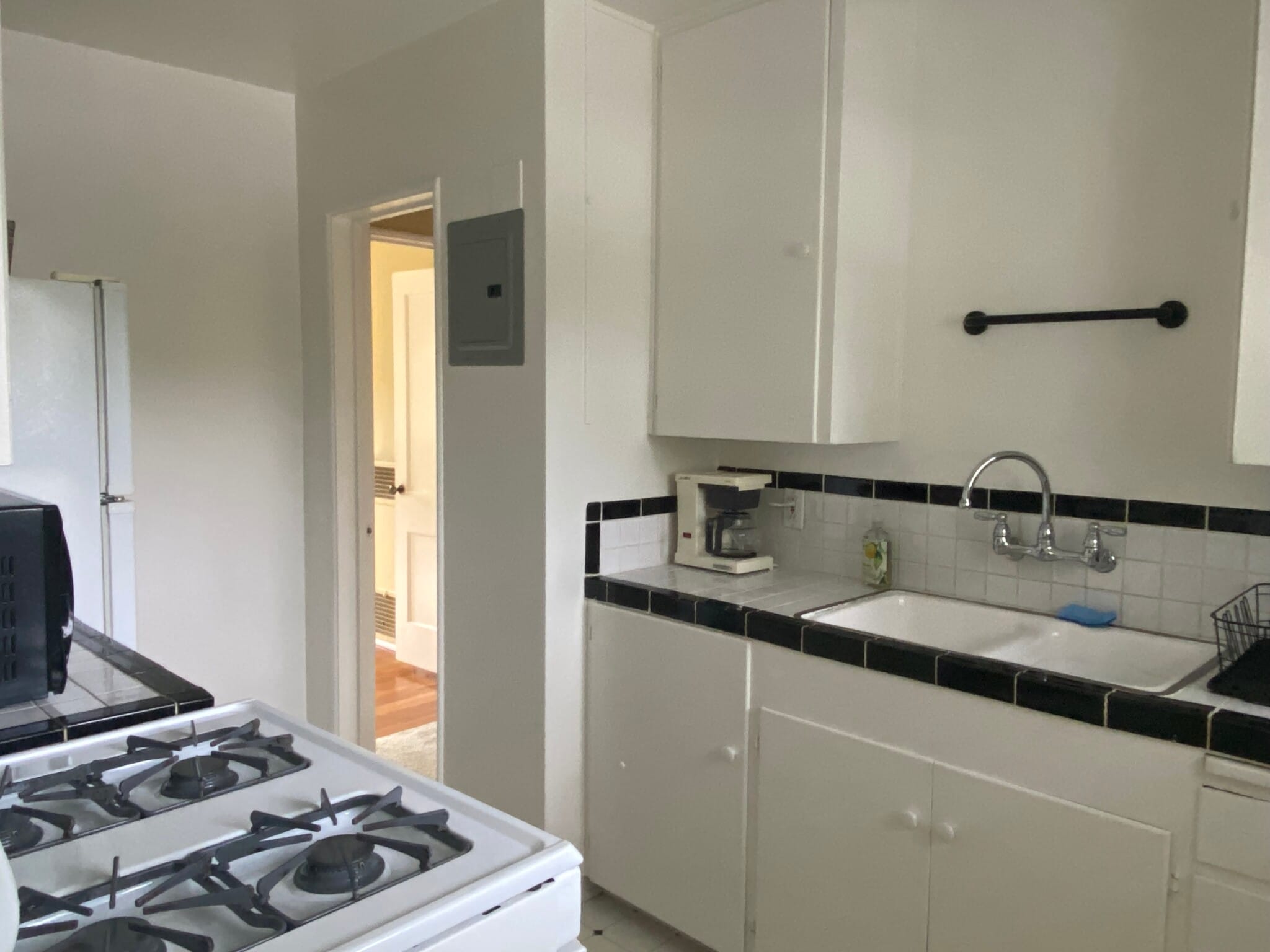 Kitchen - 5458 1/2 Village Grn