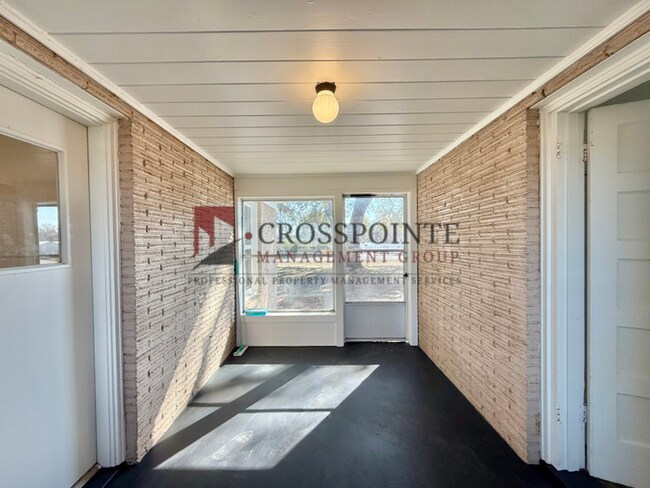 Building Photo - Charming 3 Bedroom, 2 Bathroom Home!