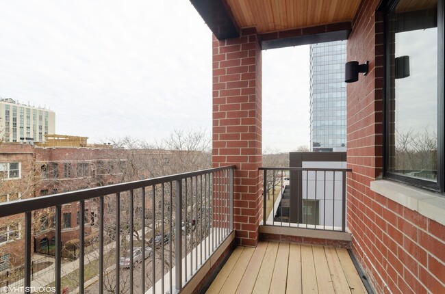 Building Photo - 839 W Agatite Ave