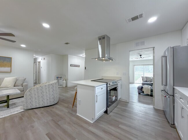 Building Photo - 2059 Little River Ln