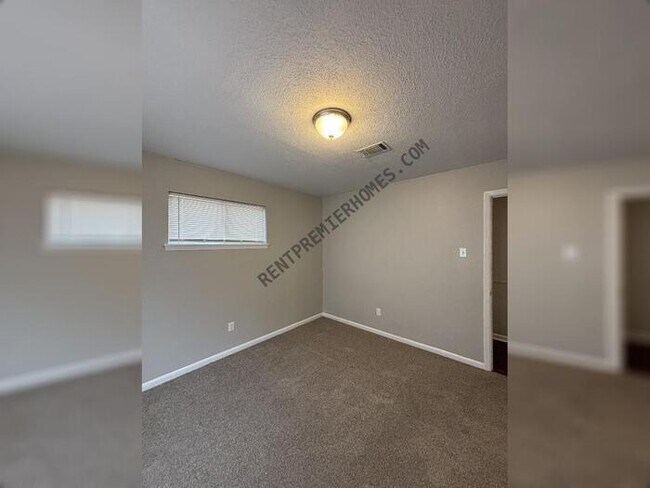 Building Photo - 2607 Elkhart Dr