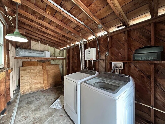 Building Photo - 928 58th Ave N