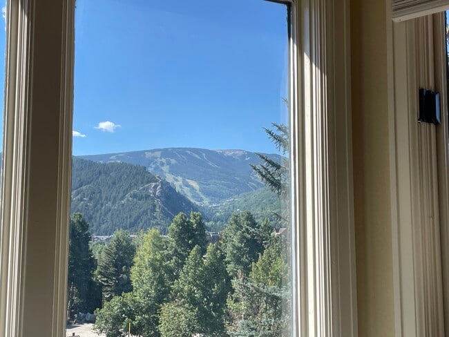 Building Photo - 230 Nottingham Rd