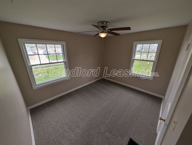 Building Photo - Nice 3 bedroom bungalow with full basement and garage.