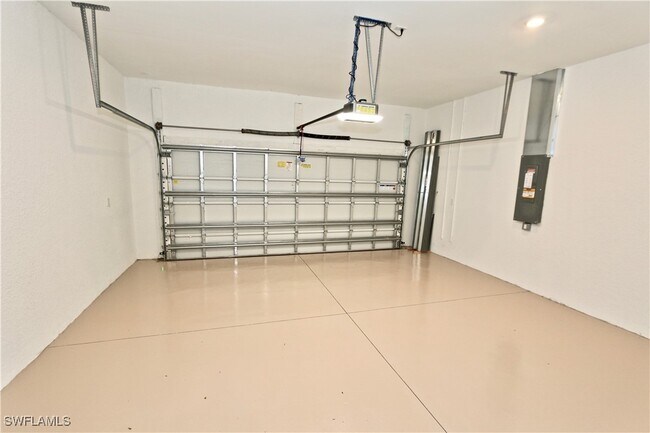 Building Photo - 8437 Rosa Ct