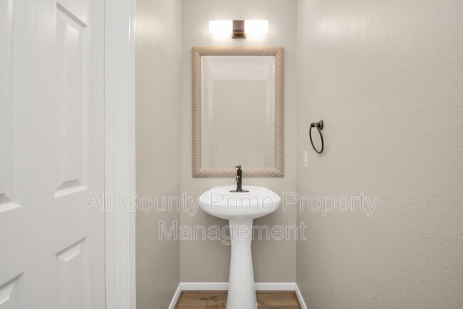 Building Photo - 21910 Willow Shade Ln