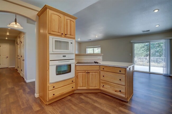 Building Photo - Immaculate 3 bedroom, 2 bath home in Prescott Heights