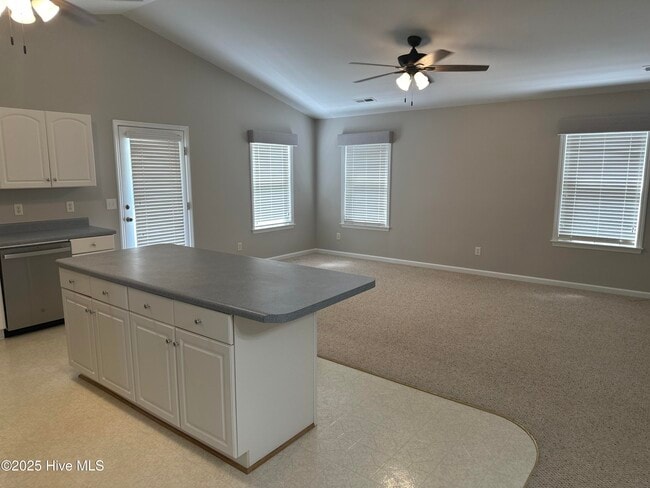 Building Photo - 149 Sunset Dr