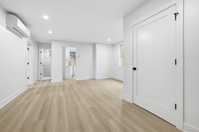 Building Photo - 36 Dunwoodie St