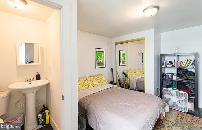 Building Photo - Spacious 4BR Home Steps from Frankford Ave | Private Patio + Tons of Natural Light