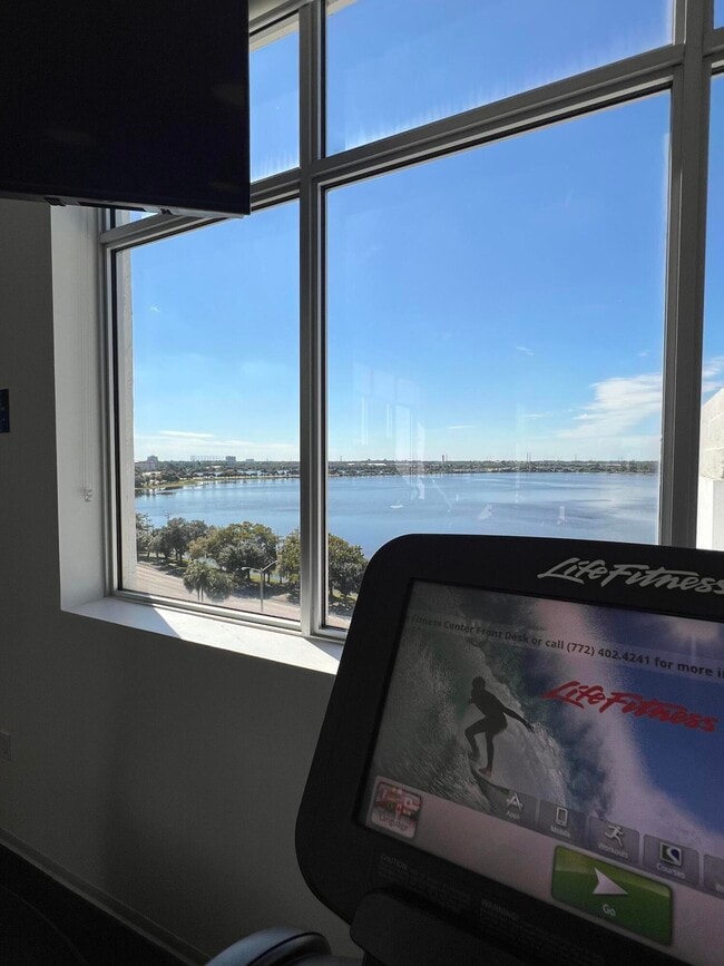 Building Photo - 300 S Australian Ave