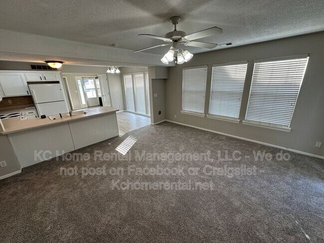 Building Photo - 8042 N Elmwood Ave