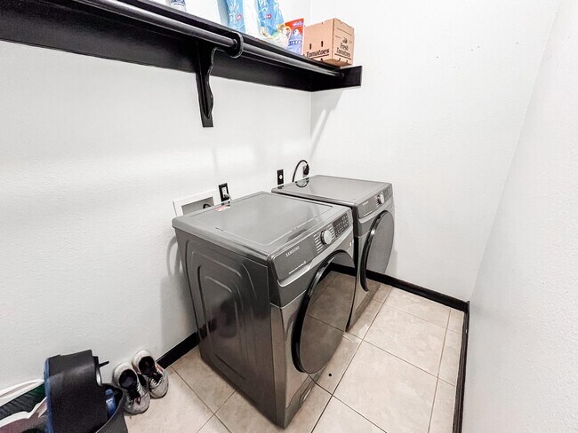 Building Photo - 10620 Porfirio Dr