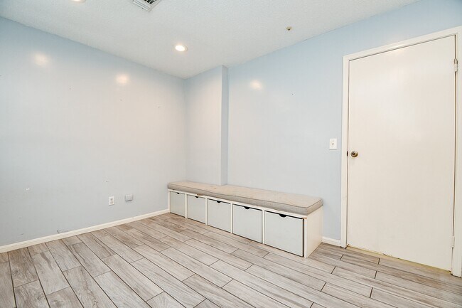 Building Photo - 11906 Pepperdine Ln