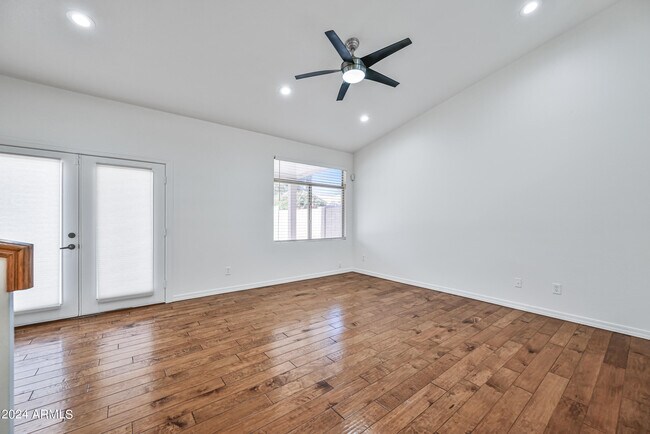 Building Photo - 3222 E Wickieup Ln