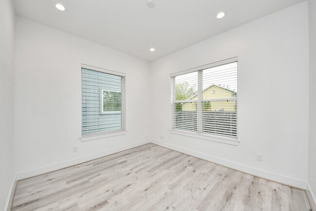 Building Photo - 2920 Nance St