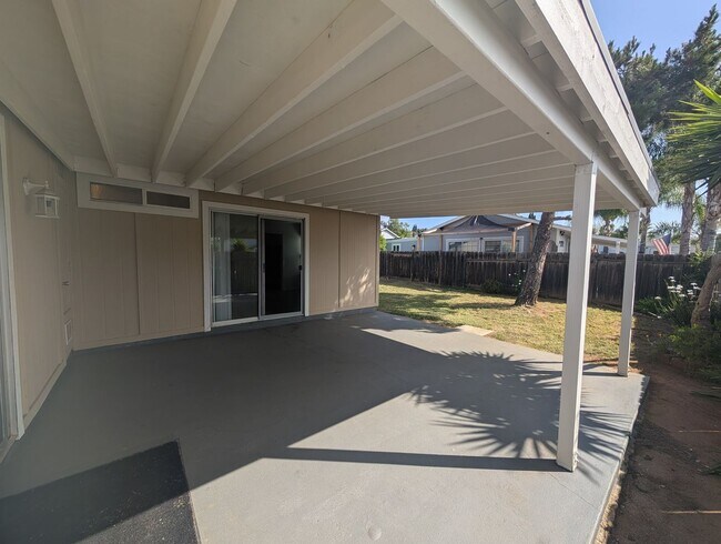 Building Photo - Corner Lot Home in Escondido!