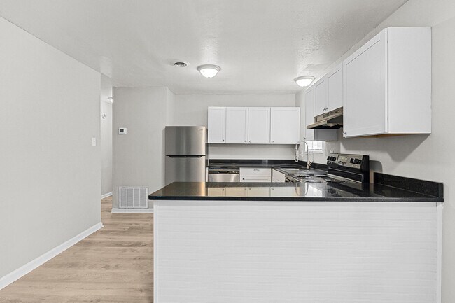 Building Photo - 3630 Columbine Dr