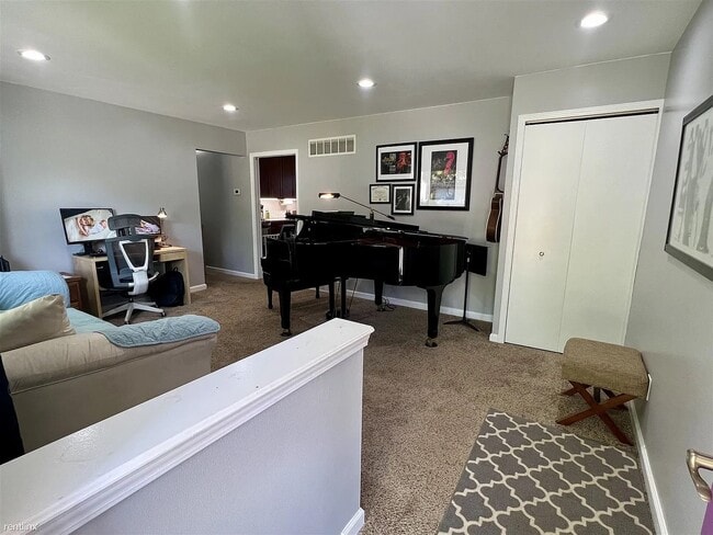 Building Photo - 2669 Deake Ave