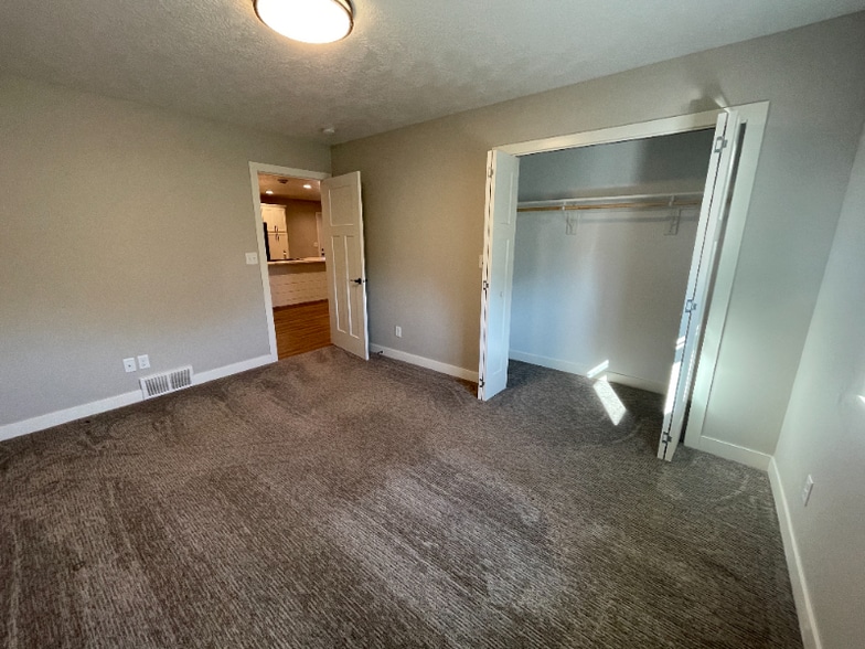 Building Photo - 2912 Sportsmans Dr