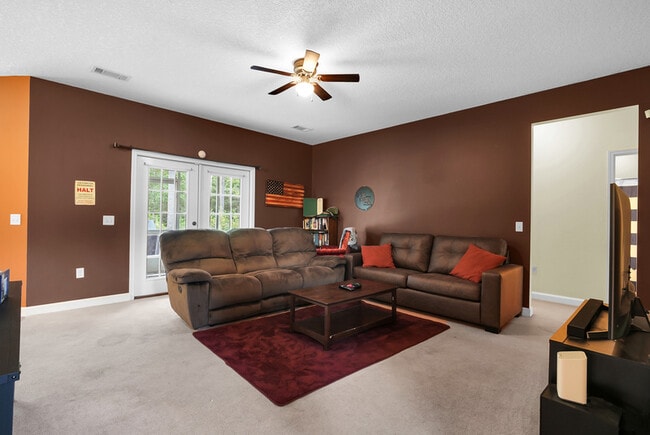 Building Photo - 68 Lincoln Way