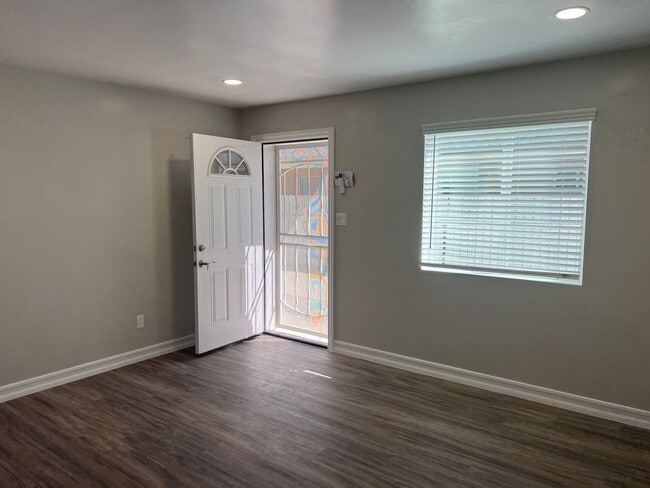 Building Photo - 122 Jefferson Ave